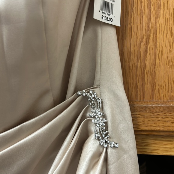 David’s Bridal, Excellent condition Formal gown, NWT - Picture 2 of 5